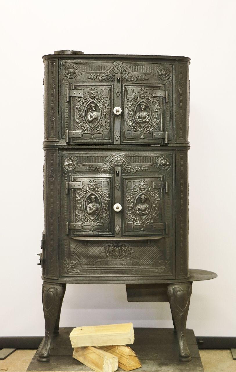 Poêle en fonte No. 2156- Poêle en fonte allemand de Haas & Sohn, lors de la transformation, une grande vitre est possible