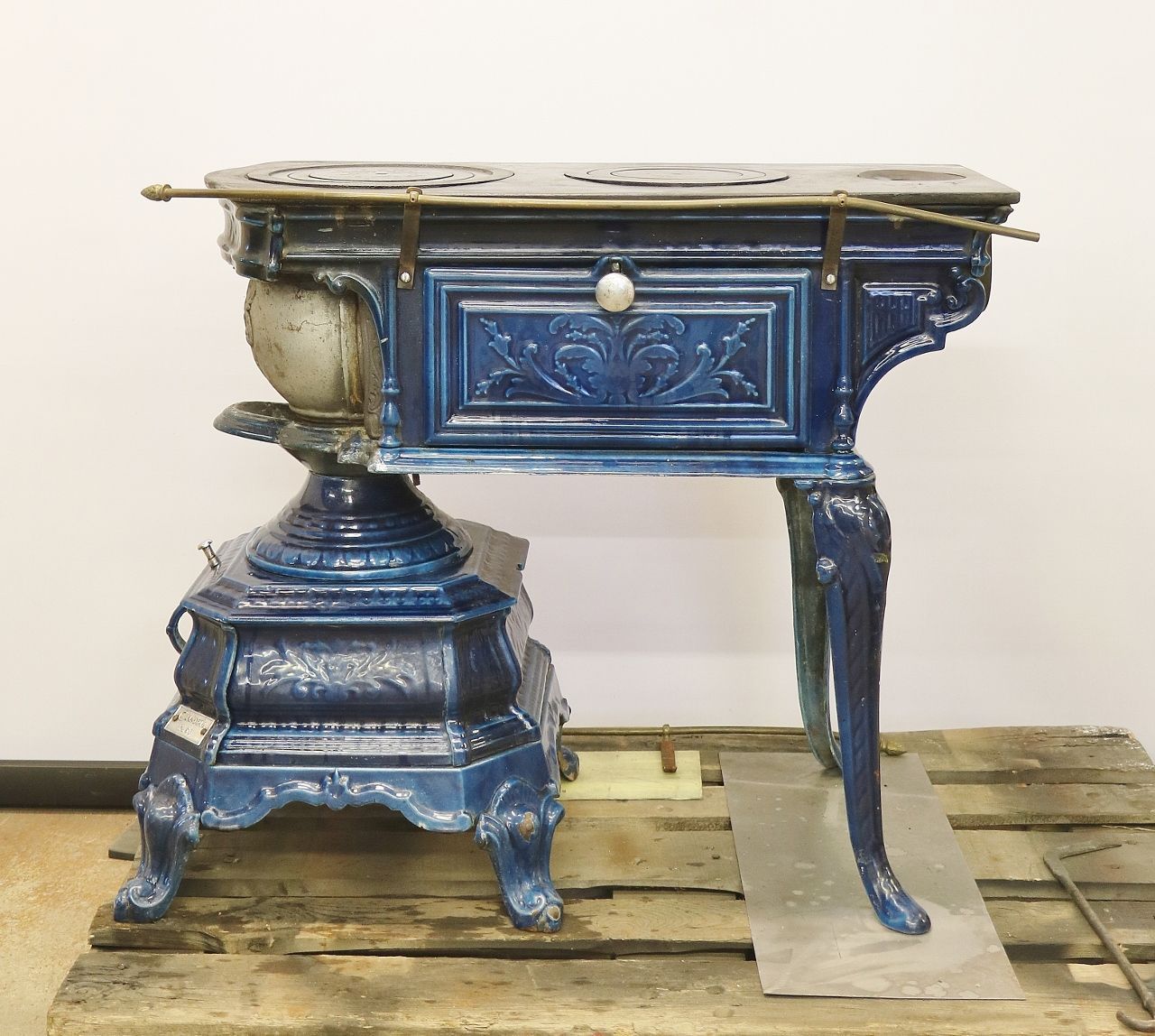 Eleganter Herd Nr. 2183- Ein französischer Gussherd mit der Typenbezeichnung Caloria