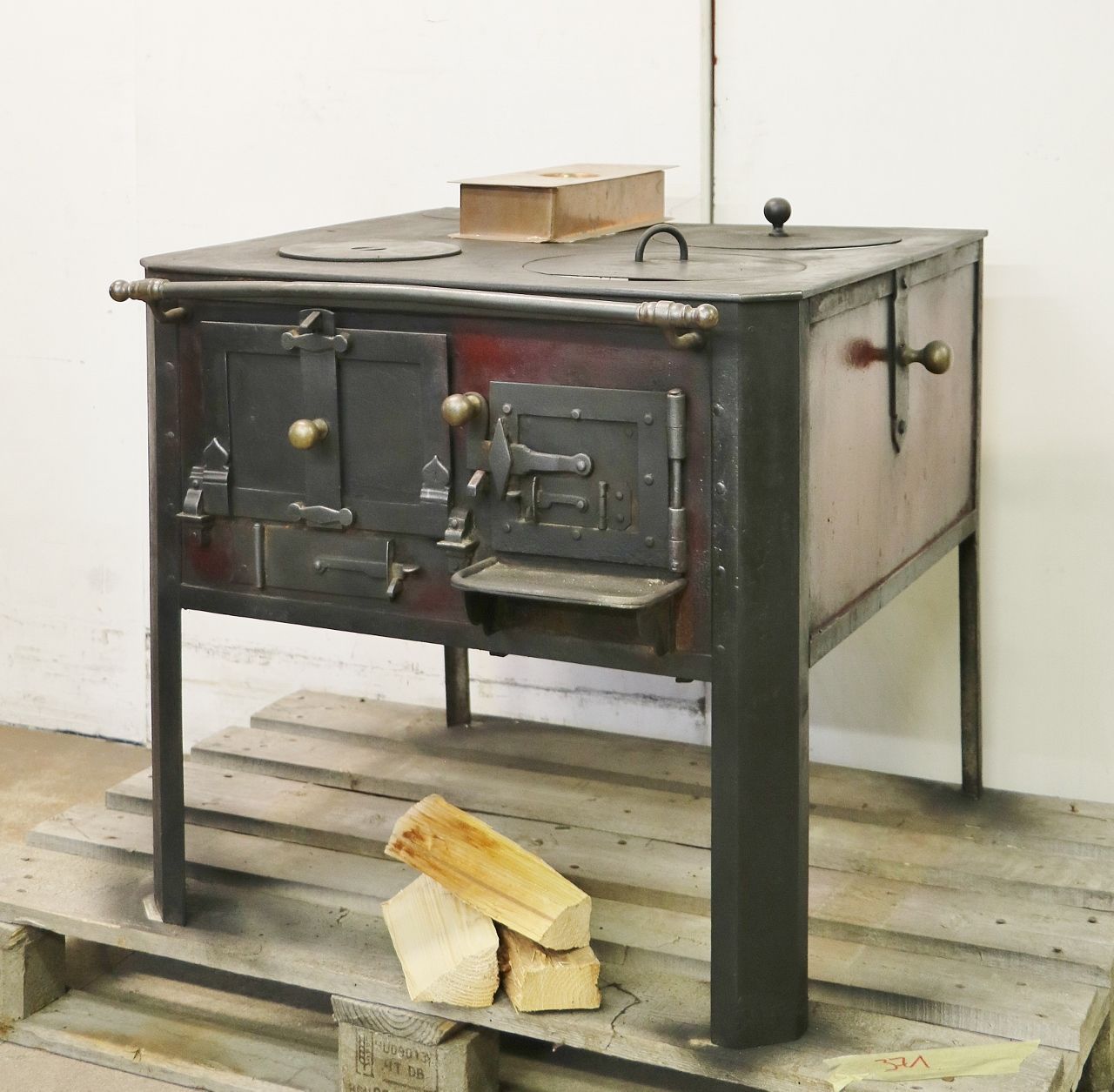 Eleganter Herd Nr. 371- Ein Regionaler Schlosserherd, welcher auch gut als Sockelherd aufgebaut werden kann