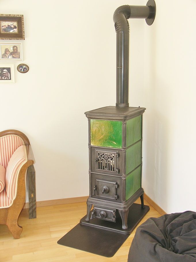 Gestellkachelofen ca. 1920 von der ehem. Ofenfabrik Klus, von Roll Balsthal