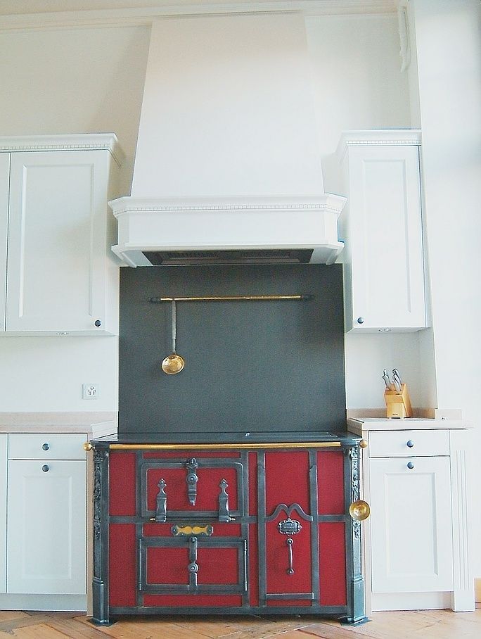 Cucina antica con piano in vetroceramica