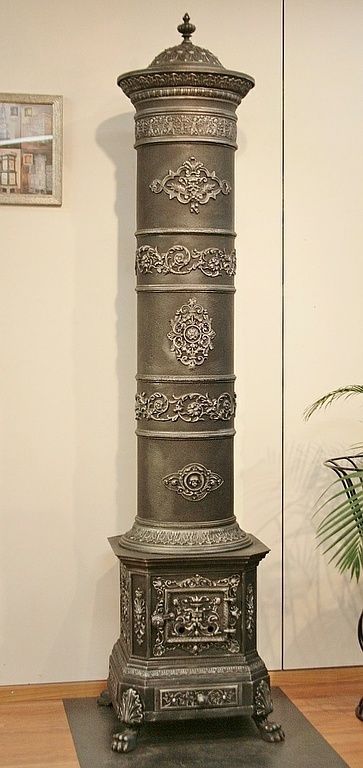 Poêle en fonte n° 1186 – Perler Ofen / Poêle en fonte impérial et royal, vers 1880, provenant de la Hongrie actuelle.