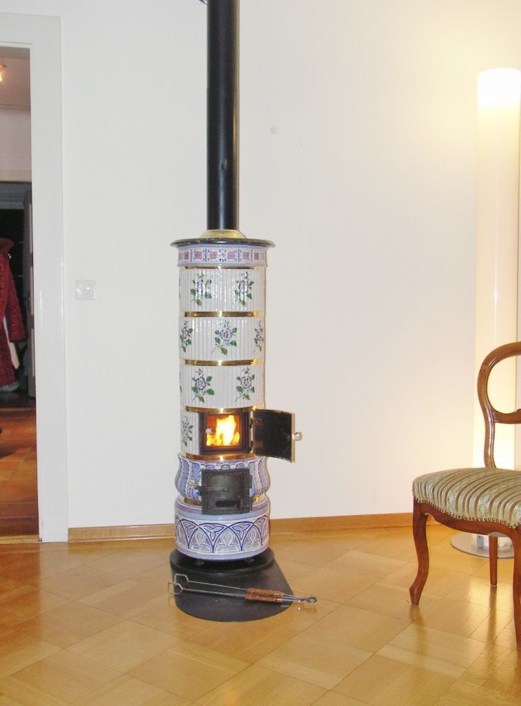 Kleiner runder Elsässer-Ofen mit Feuersicht