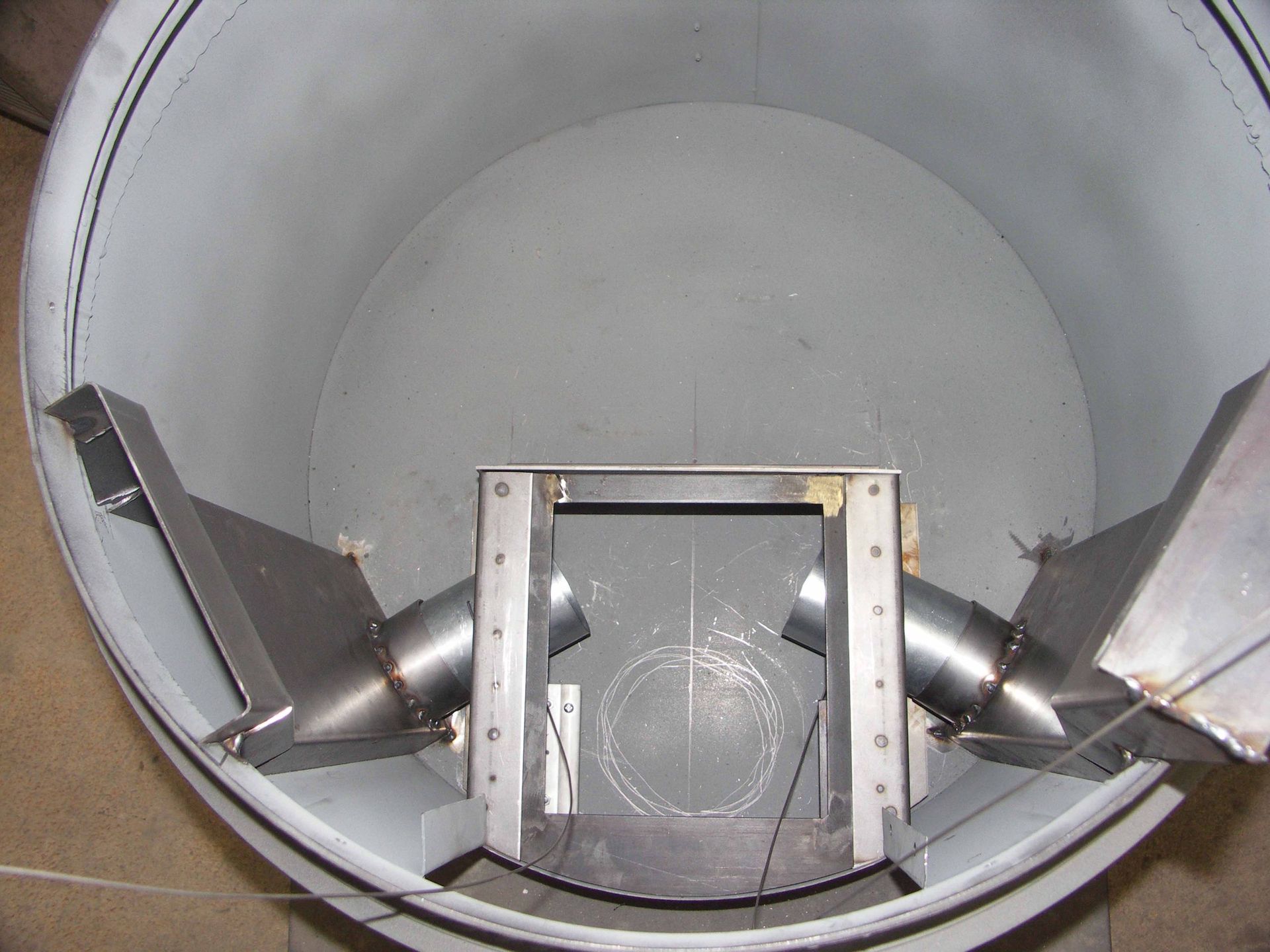 Fresh air injection technology in a cylindrical stove base, two valves and two positions