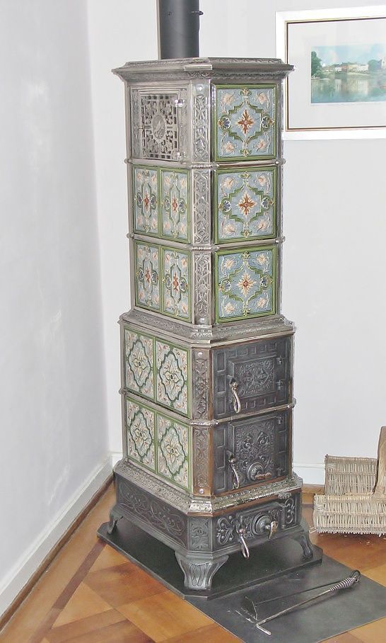 2-stöckiger Gestellkachelofen mit original vernickeltem Gestell