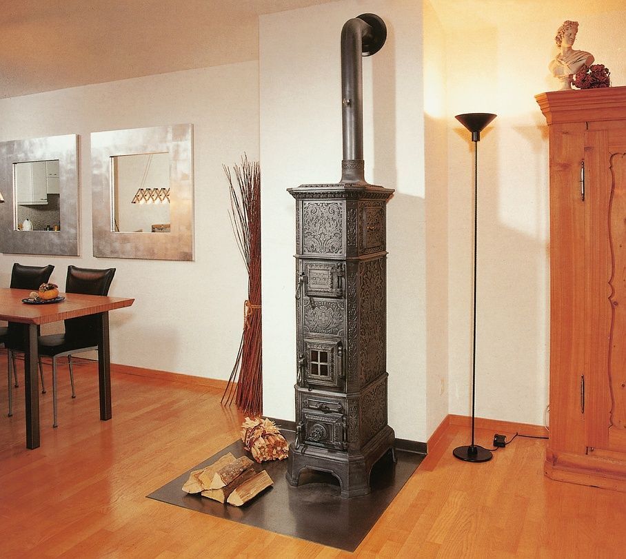 Cast-iron stove circa 1890 from former stove manufacturer Weltert & Comp. in Sursee