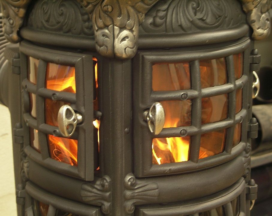 View of the fire on three to four sides in an American cast-iron stove