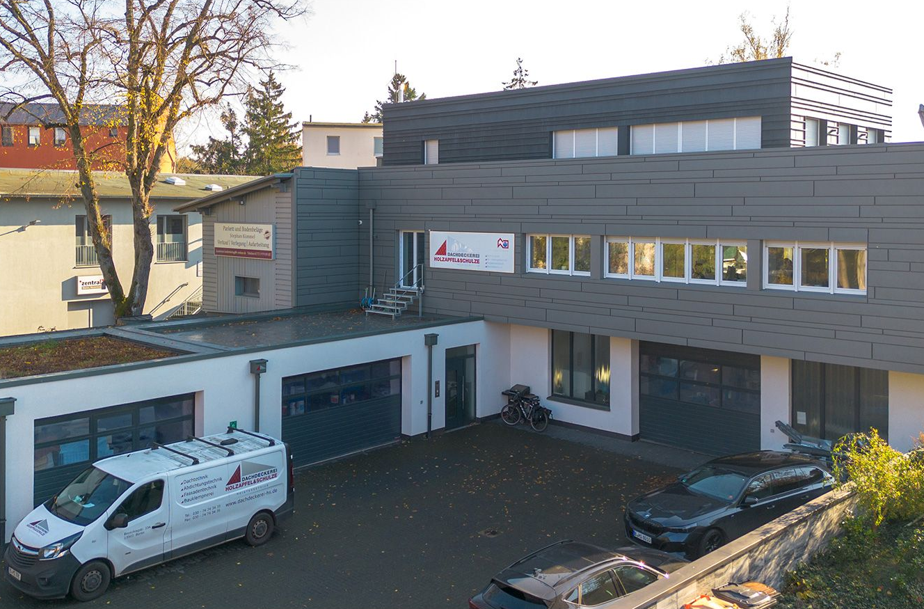 Mann vor dem Bildschirm