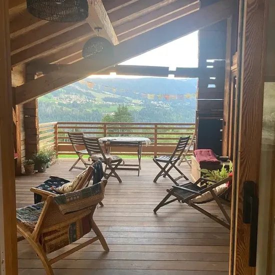 Terrasse bois de la Ferme Mandala