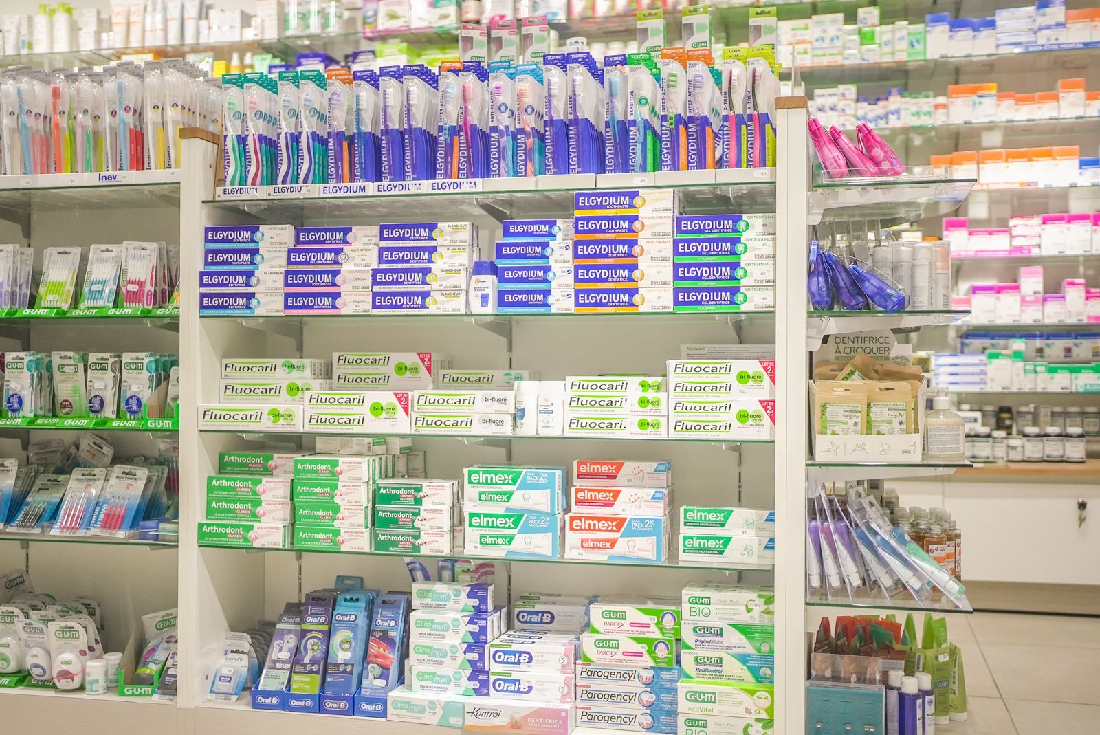 Rayon de pharmacie dentifrices