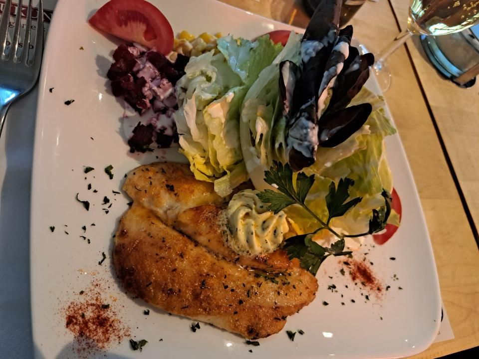 Schnitzel mit Salat