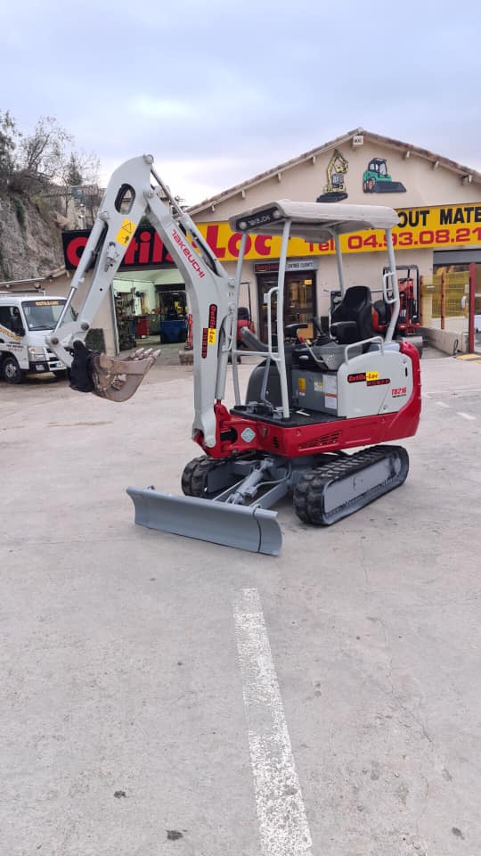 Minipelleteuse grise et rouge