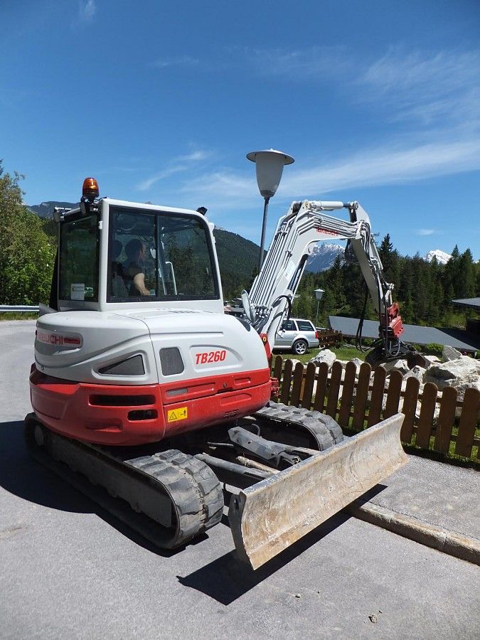 Pelle Takeuchi TB260