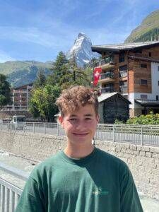 Naveen Bittel von der Holzprofi Zermatt AG