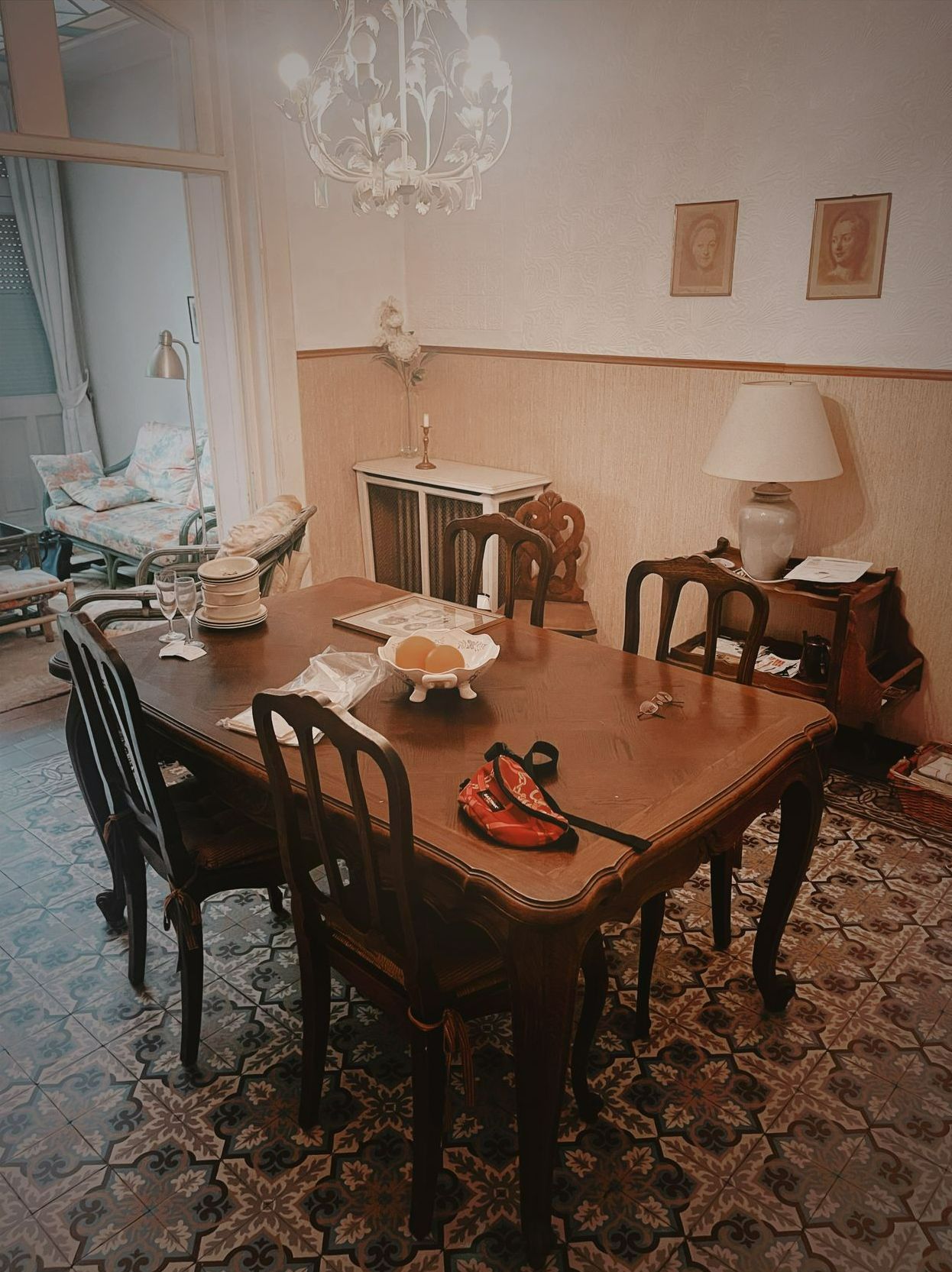 Une table en bois