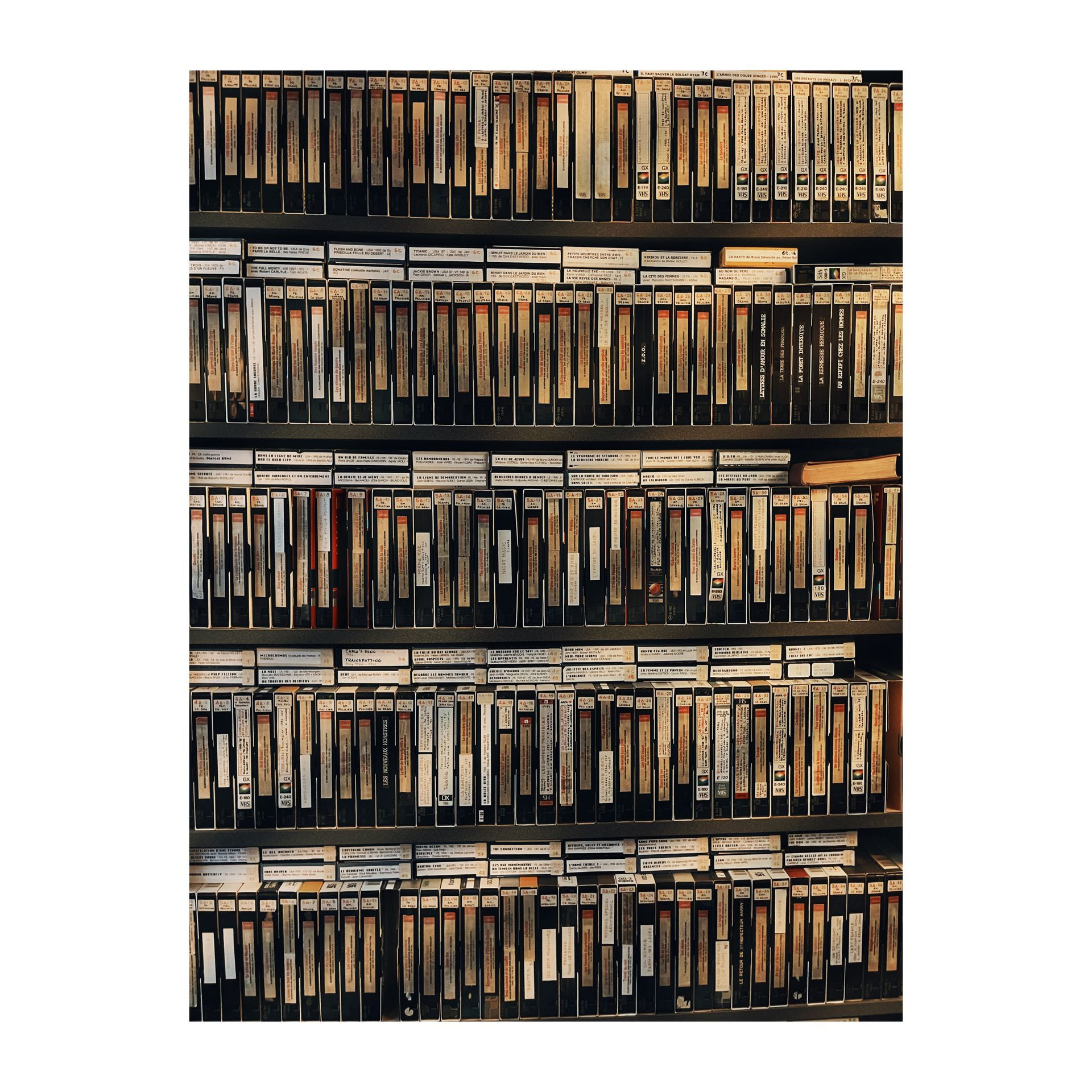 Une bibliothèque de cassettes