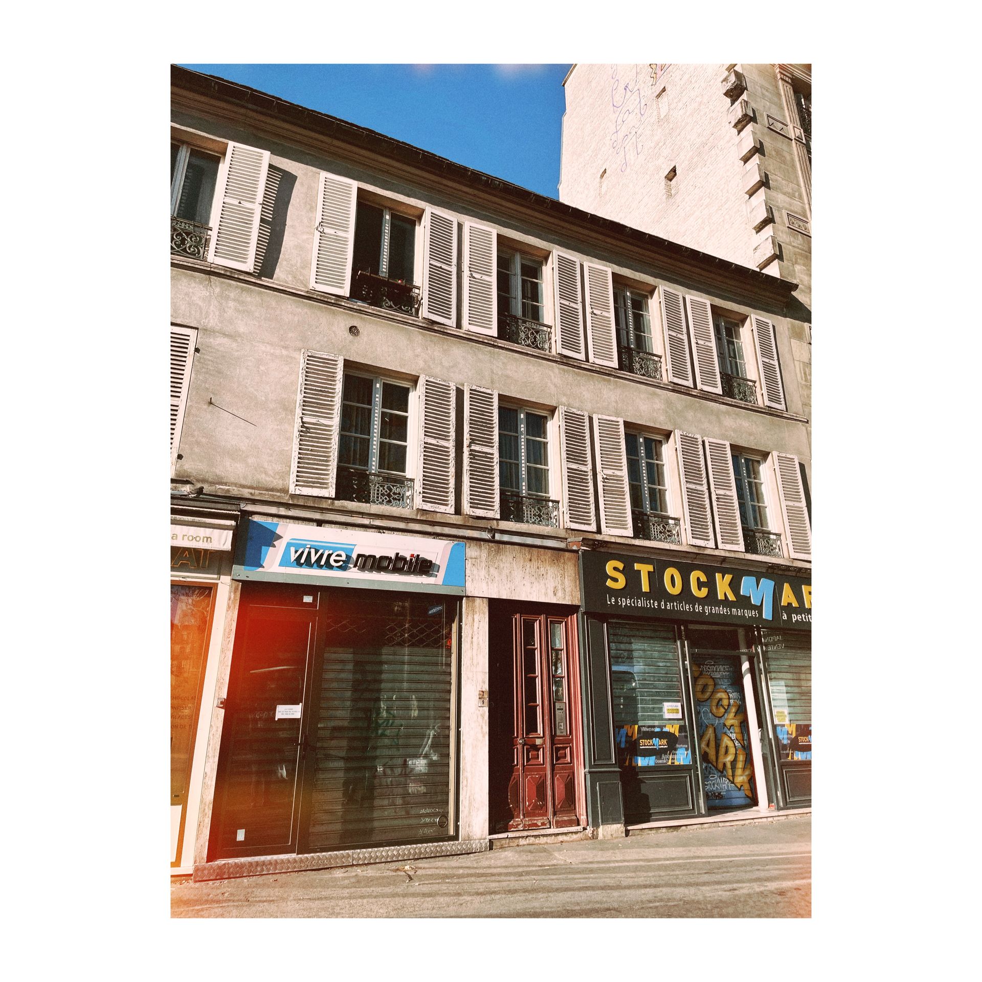 La devanture d'un immeuble