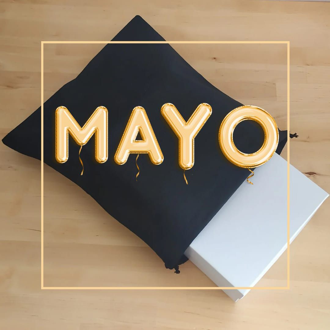 Una bolsa negra con la palabra mayo en ella