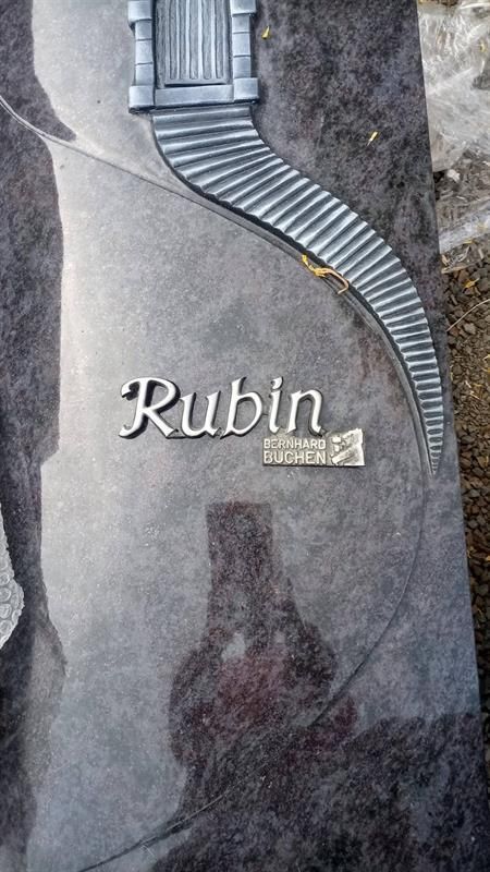 Grabstein mit handgemachten Details