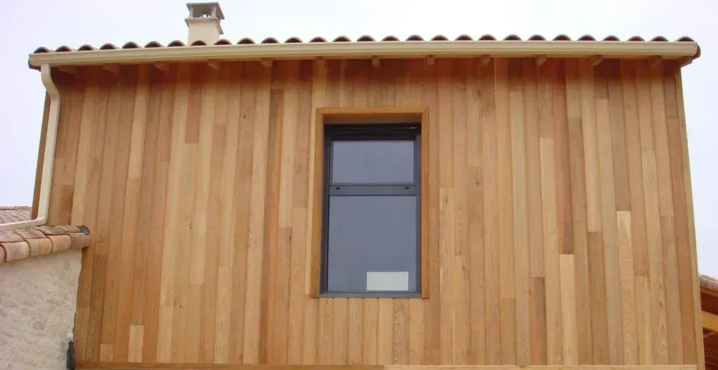 Bardage en bois sur façade extérieure