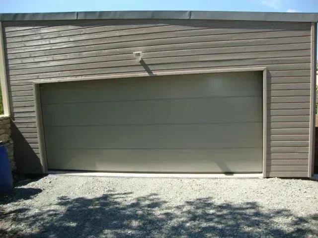 Porte de garage grise