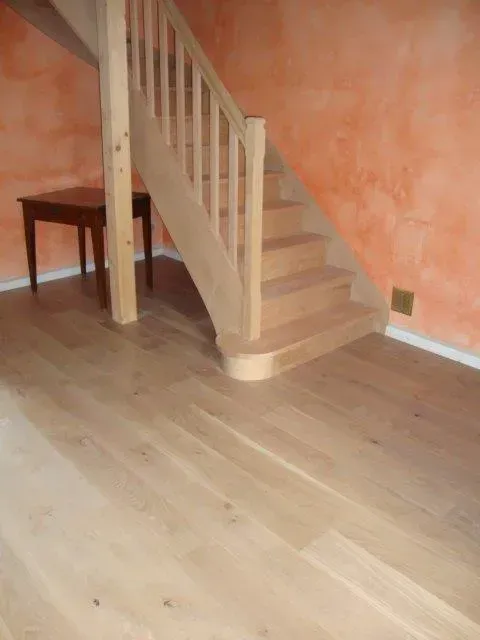 Escaliers en bois terminés avec pose de sol