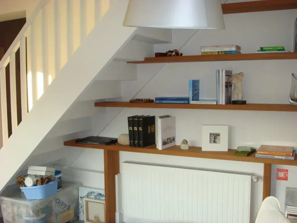 Rangements sous escalier
