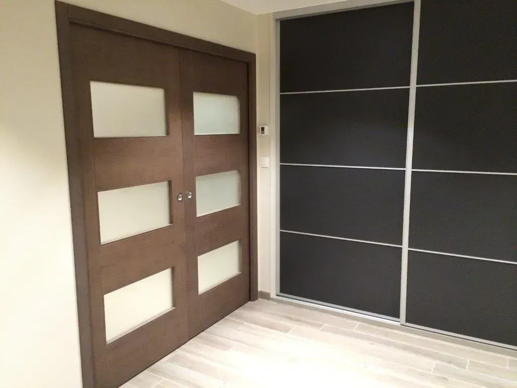 Portes séparatrices de pièces et placards