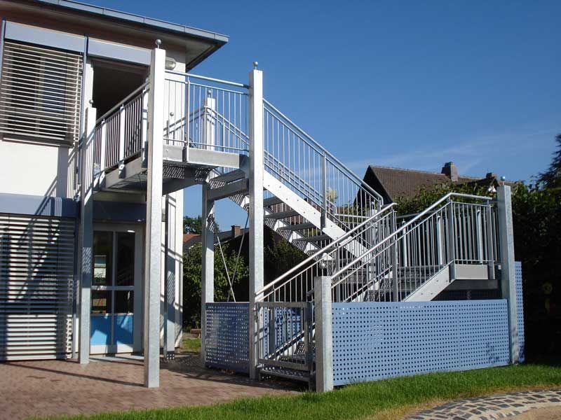 Metallbau Heilmann GmbH, Grettstadt | Slogan Stahlbau, Stahlwasserbau, Tore, Brandschutztüren, Sonderkonstruktionen, Metallbau, Designobjekte, Kunstobjekte