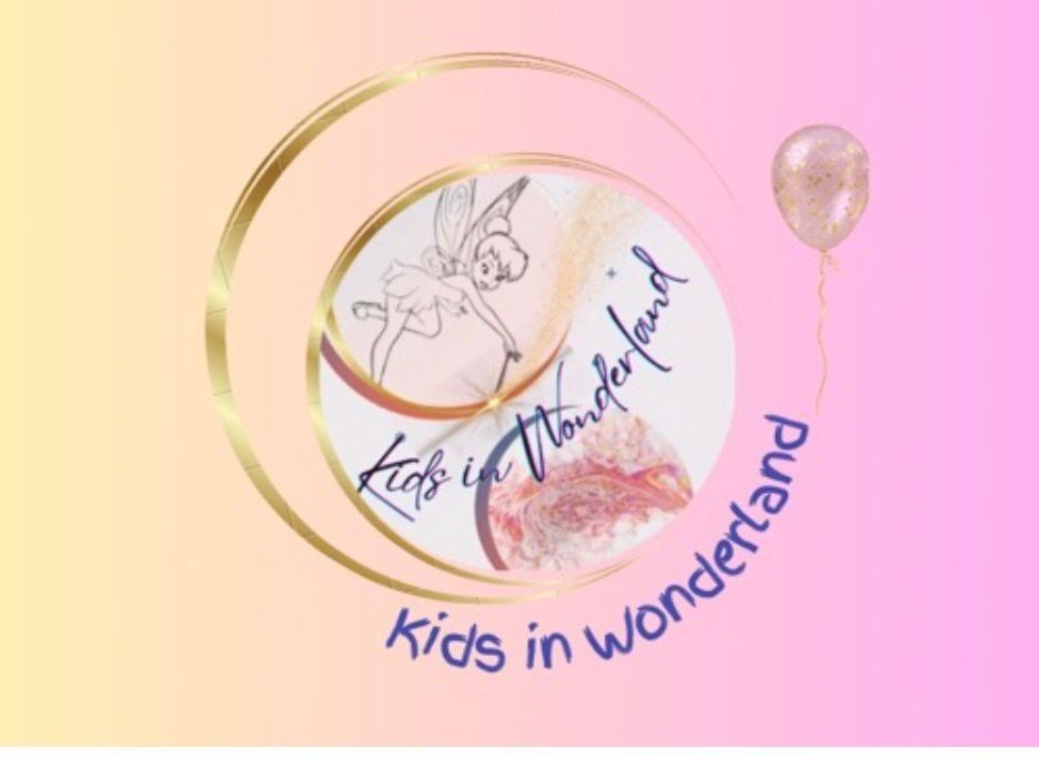 Logotipo que muestra un hada y un globo sobre un fondo circular con el texto