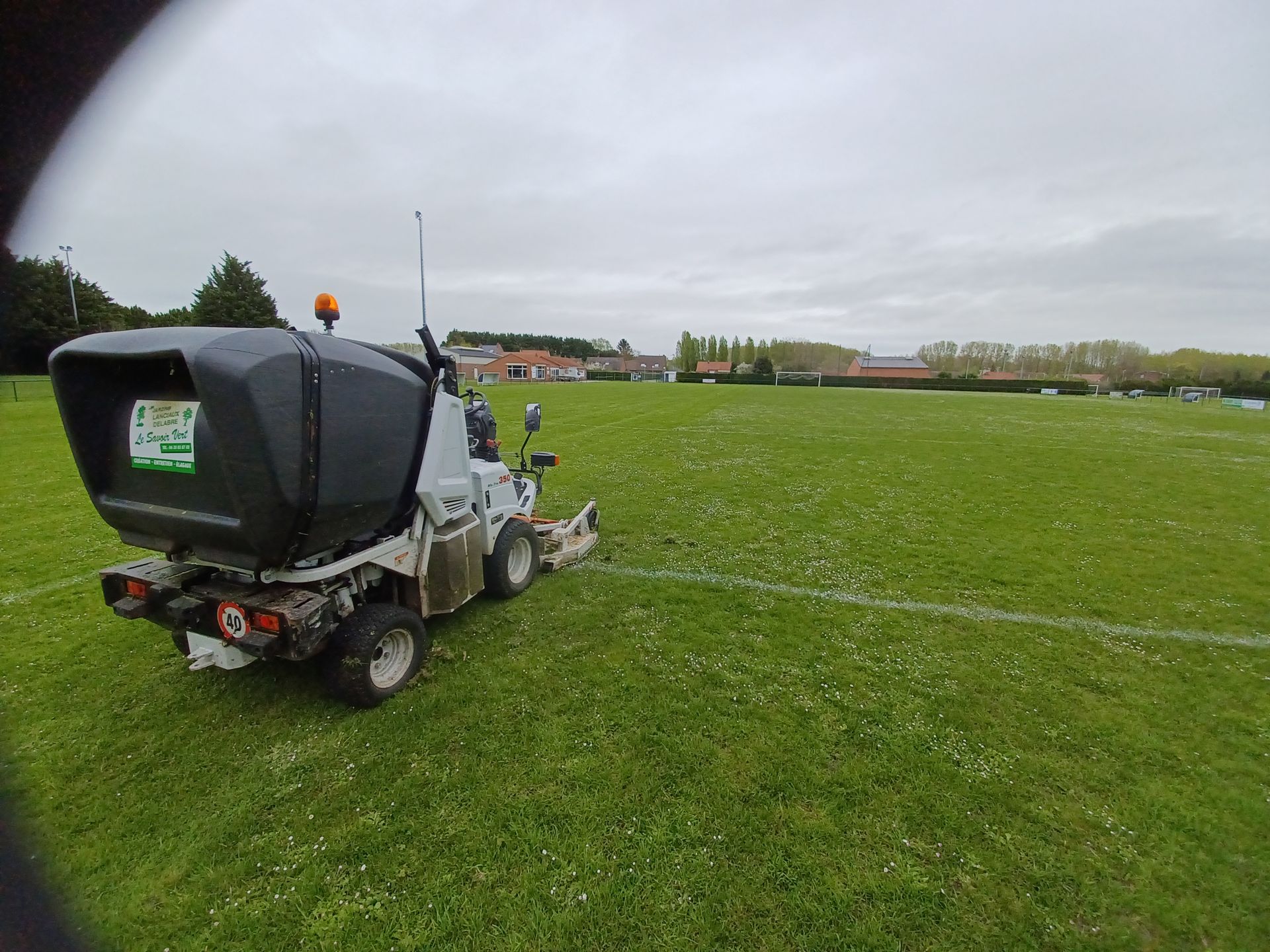 Tonte de terrain de foot
