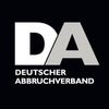 Das Logo des Deutschen Abbruchverbandes ist weiß auf schwarzem Hintergrund.