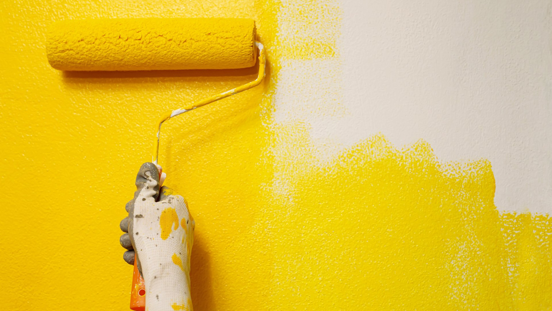 Rouleau peinture jaune