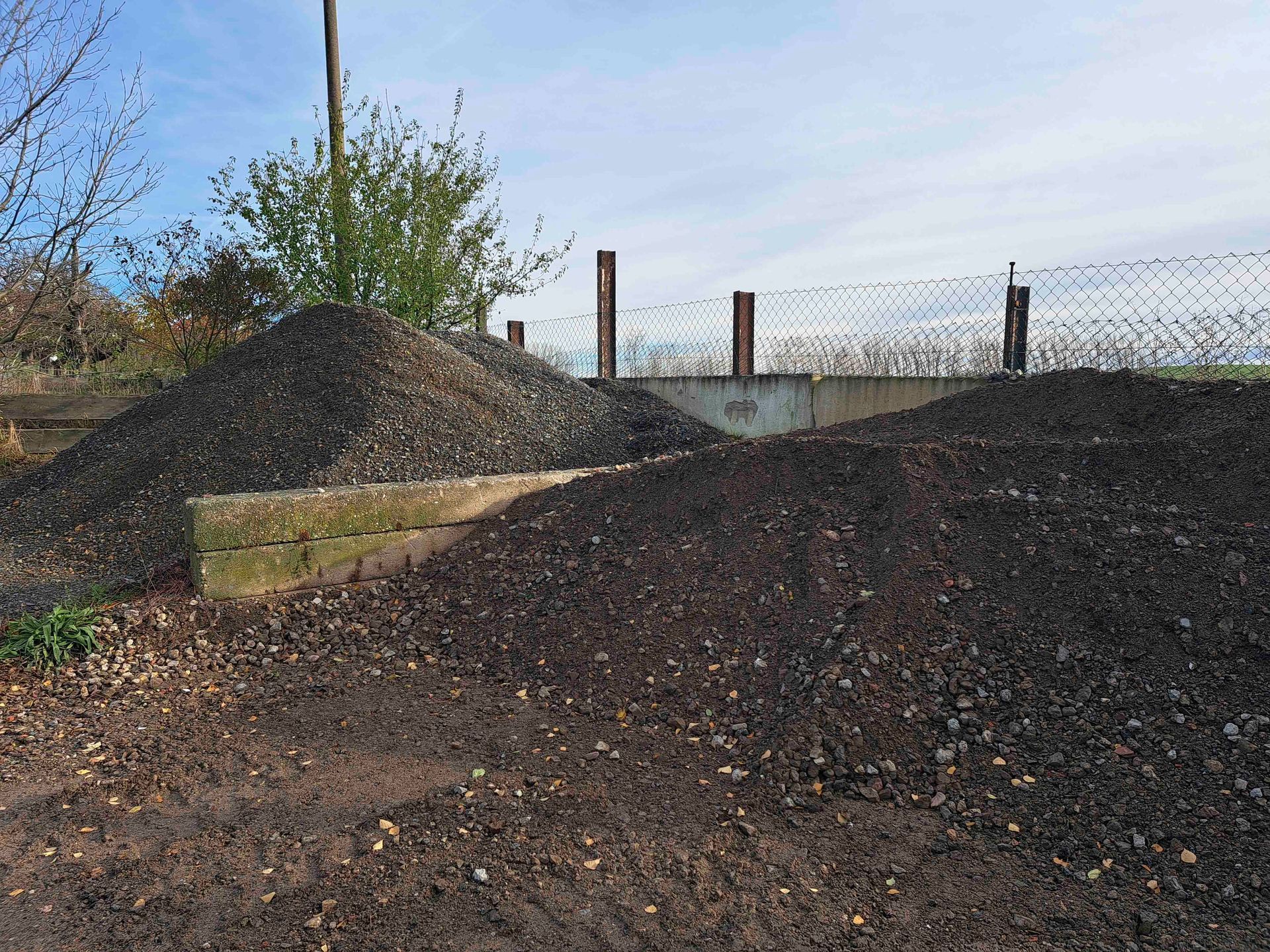 Verkauf von Baustoffen / Schüttgüter / Kaminholz