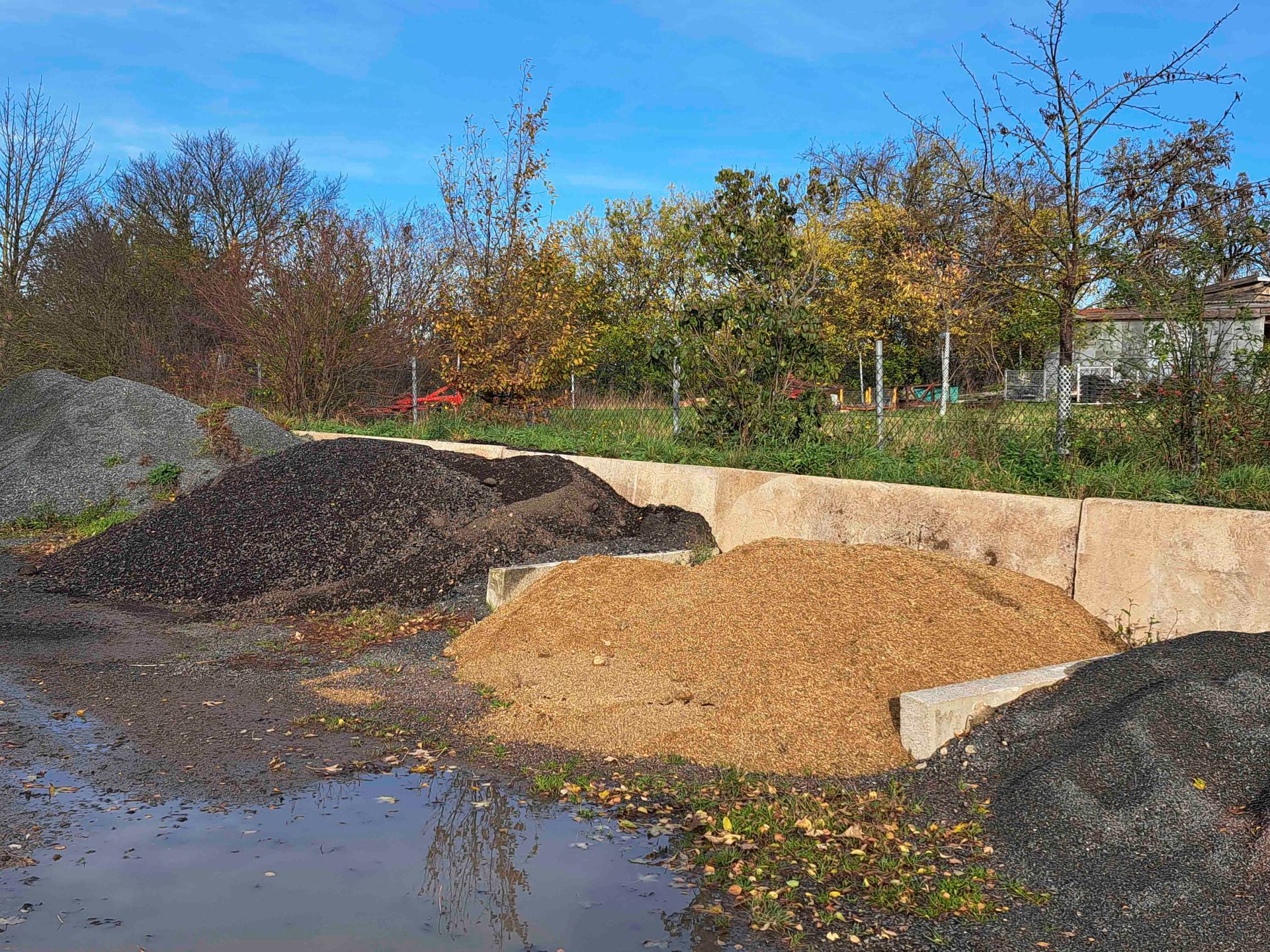Verkauf von Baustoffen / Schüttgüter / Kaminholz