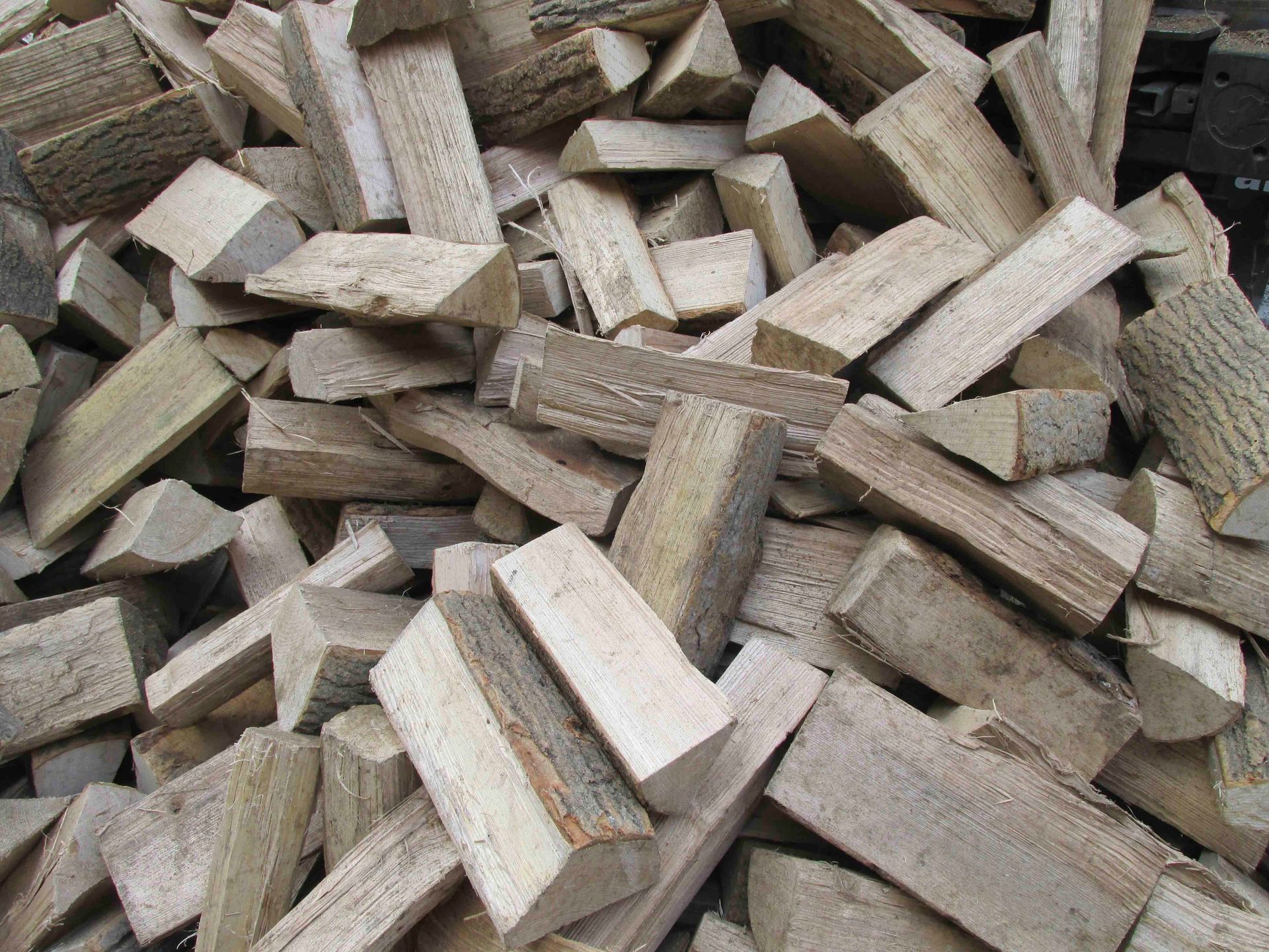 Verkauf von Baustoffen / Schüttgüter / Kaminholz