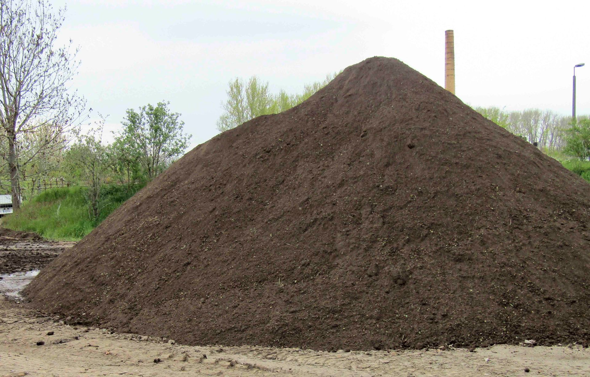 Verkauf von Baustoffen / Schüttgüter / Kaminholz