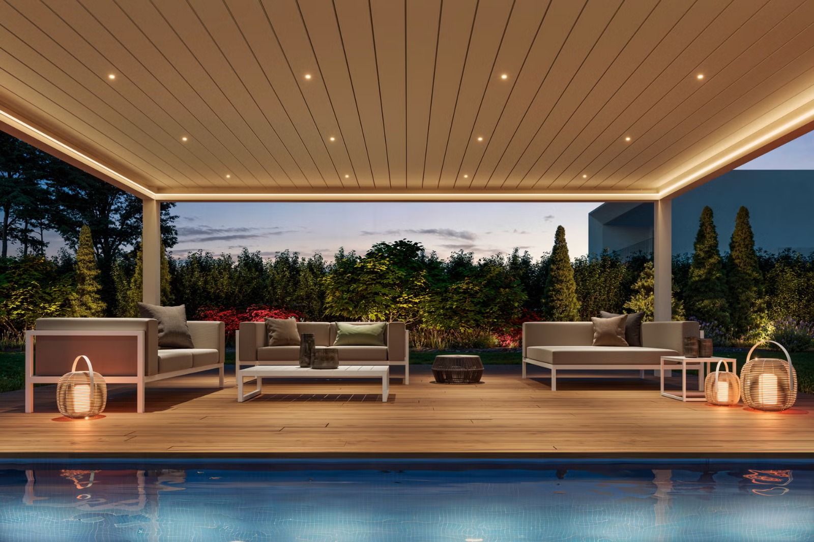 Letrero de la tienda Sol y Lluvia con un sol. Toldo negro sobre la fachada, vista a la calle.