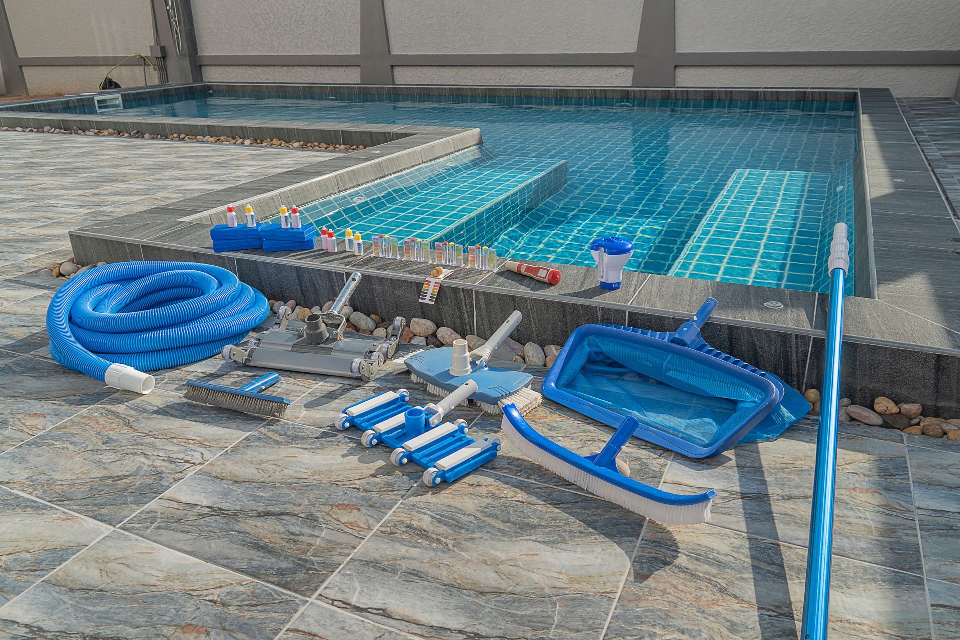 Des équipements pour l'entretien de votre piscine