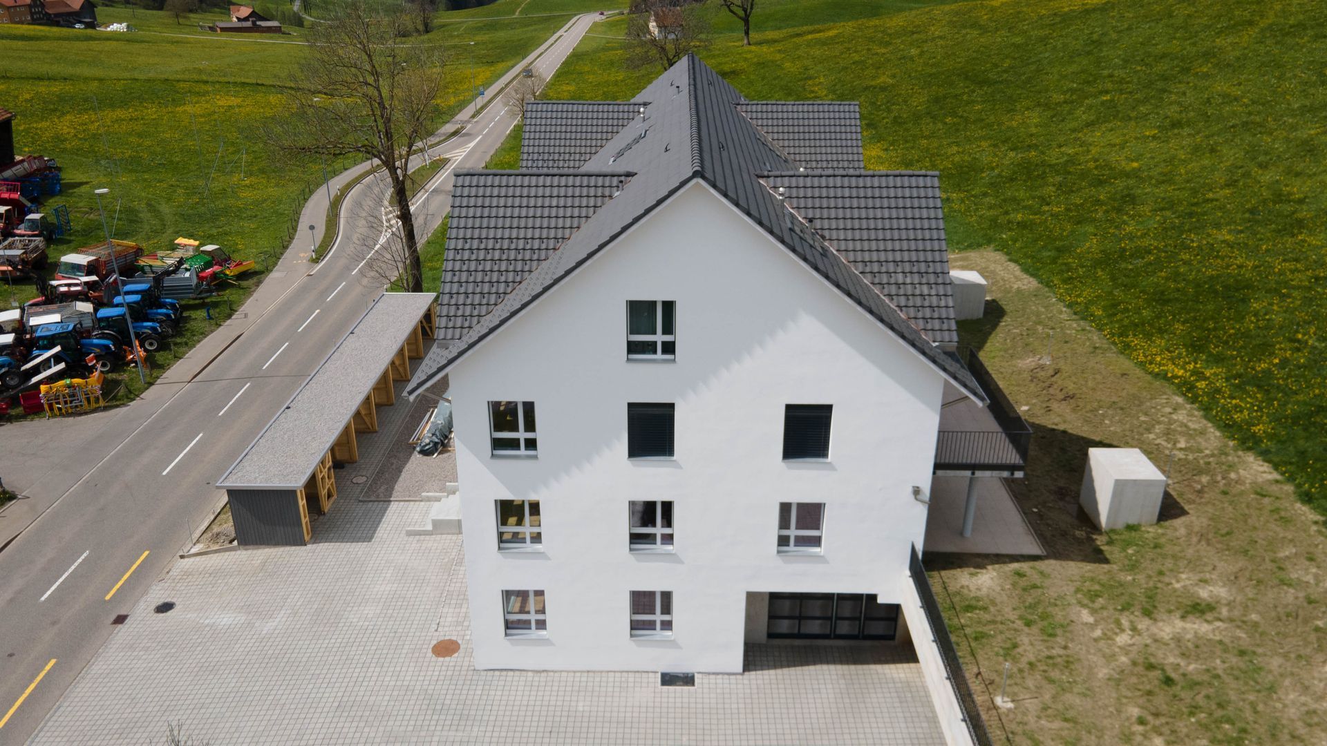 Wohngebäude nach Renovierung, Foto der Holz Team Ibraimi GmbH