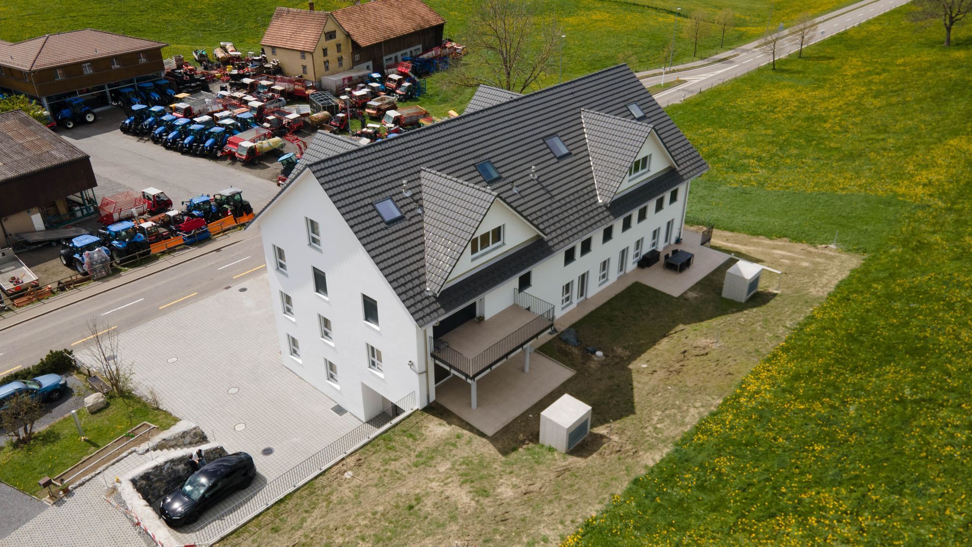 Wohngebäude nach Renovierung, Foto der Holz Team Ibraimi GmbH