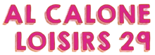 Texte rose sur fond blanc : « AL CALONE LOISIRS 29. »