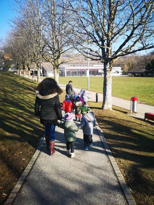 Sortie éducative, en pleine nature pour accompagner l'enfant - Jardin d'enfants le Bac à Sable à Genolier