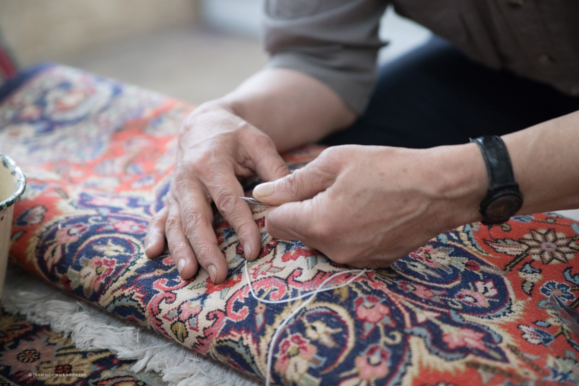 Teppich wird geknüpft
