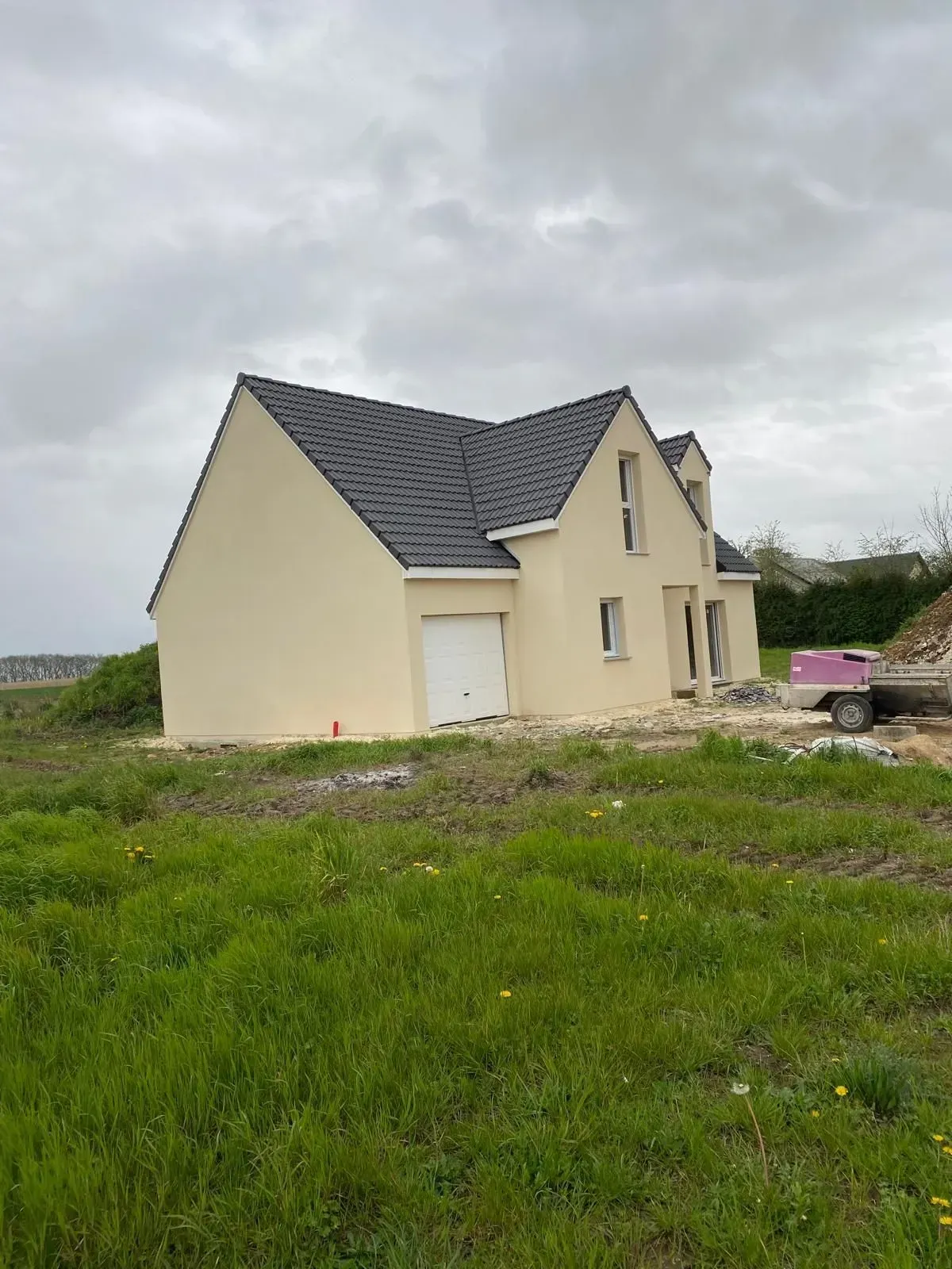 Maison à étage avec garage