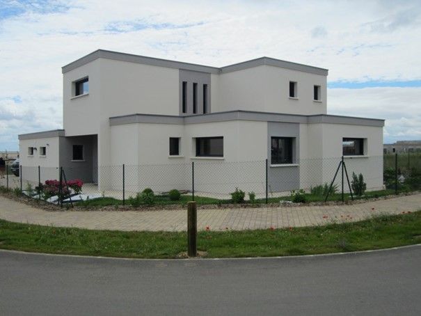 Maison à étage avec toit plat