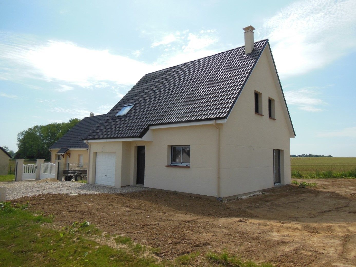 Maison avec terrain terreux
