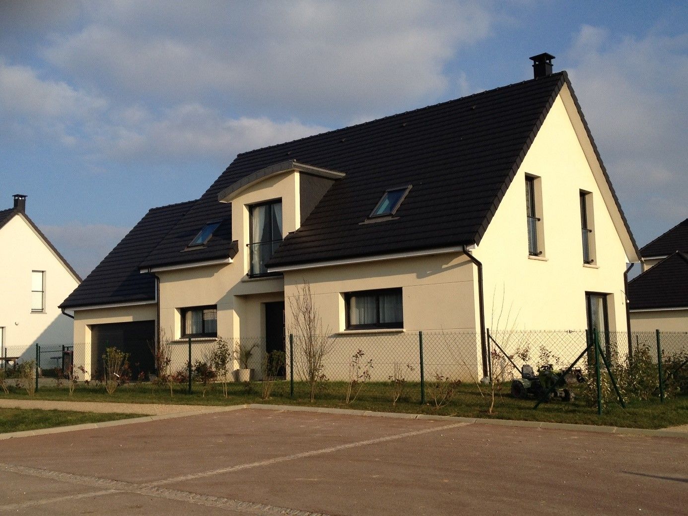 Menuiseries noires sur une maison contemporaine