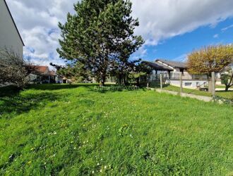 Un joli terrain à bâtir avec voisins