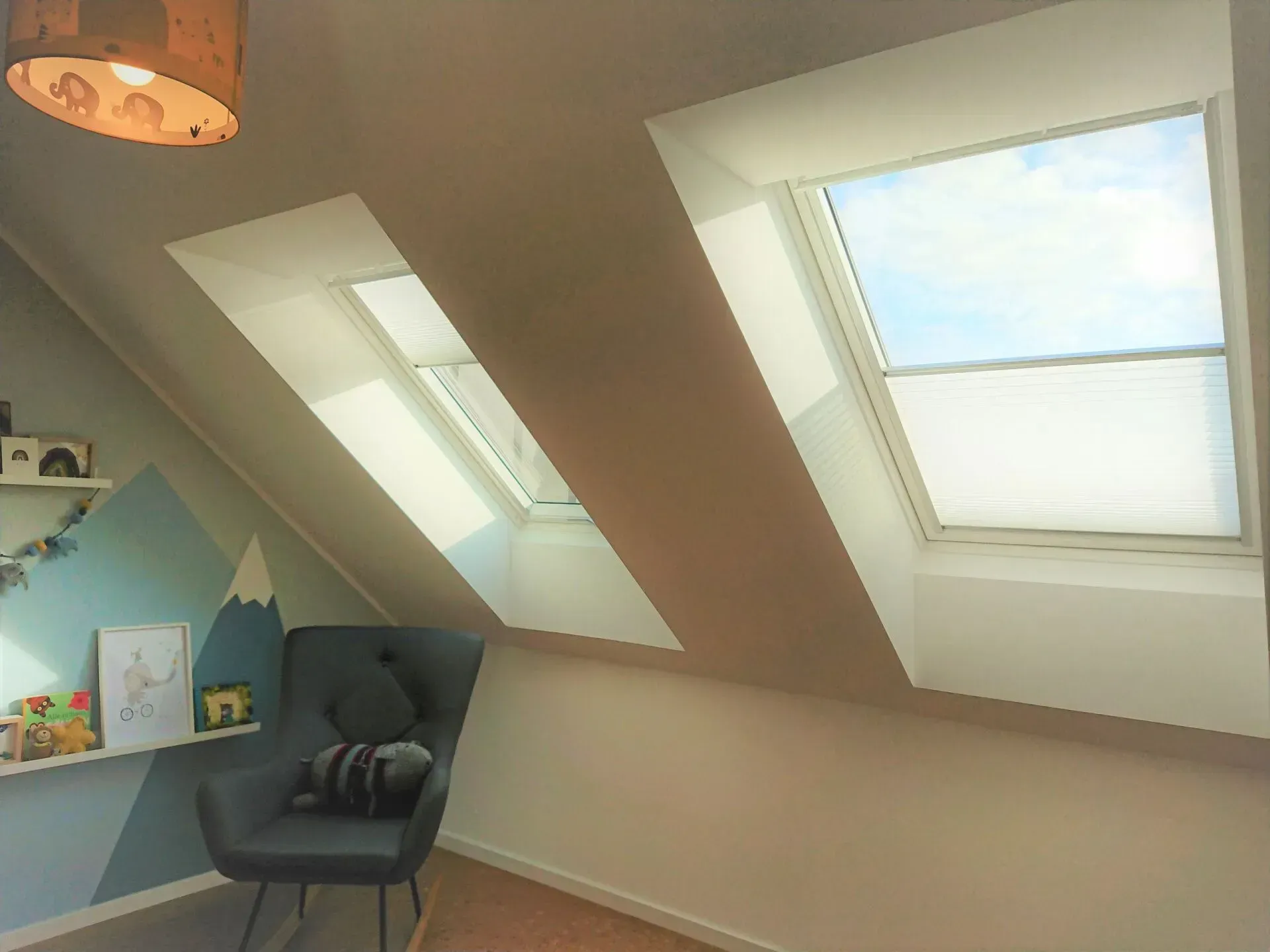 Dachfenster in der Schräge von innen